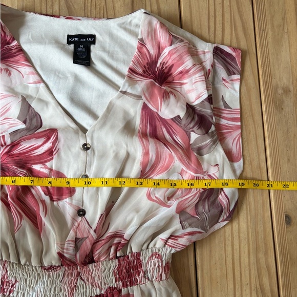 Chic Floral Midi Dress in Pink and Cream - Picture 5 of 9